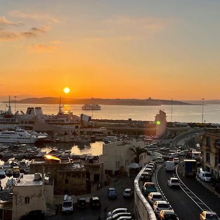 Seafront Apartment With Balcony Overlooking Marina Għajnsielem Buitenkant foto