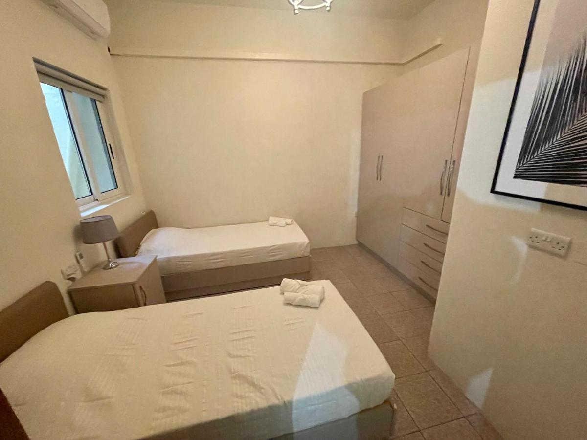 Seafront Apartment With Balcony Overlooking Marina Għajnsielem Buitenkant foto