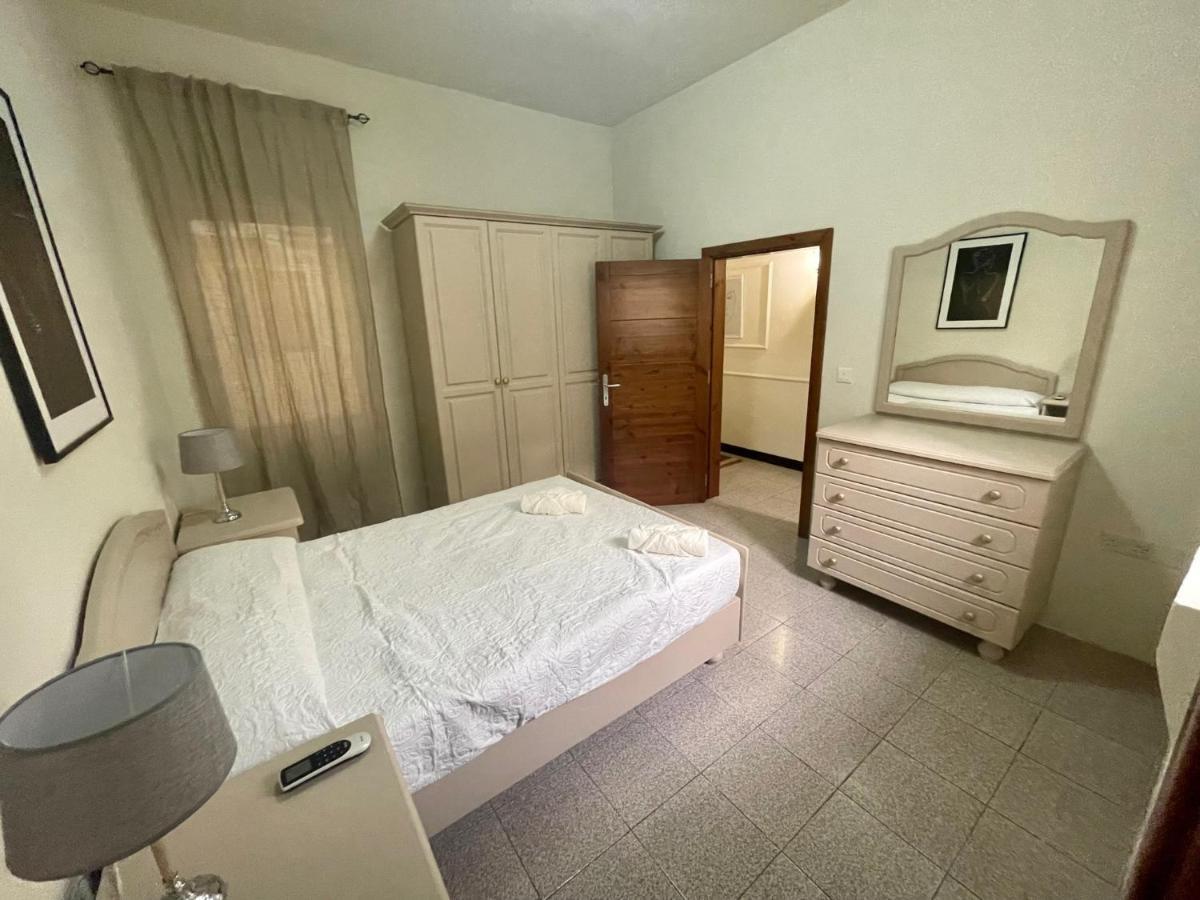 Seafront Apartment With Balcony Overlooking Marina Għajnsielem Buitenkant foto