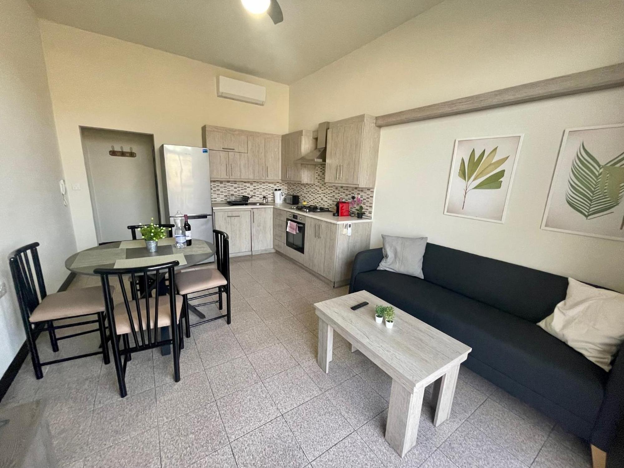 Seafront Apartment With Balcony Overlooking Marina Għajnsielem Buitenkant foto