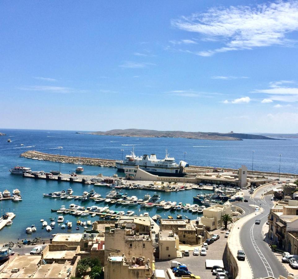 Seafront Apartment With Balcony Overlooking Marina Għajnsielem Buitenkant foto
